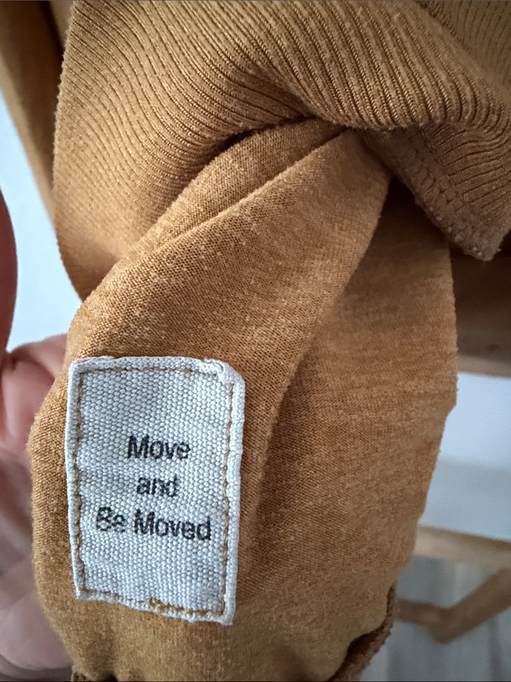 Vuori women's crew neck sweater in warm caramel - Picture 3 of 4